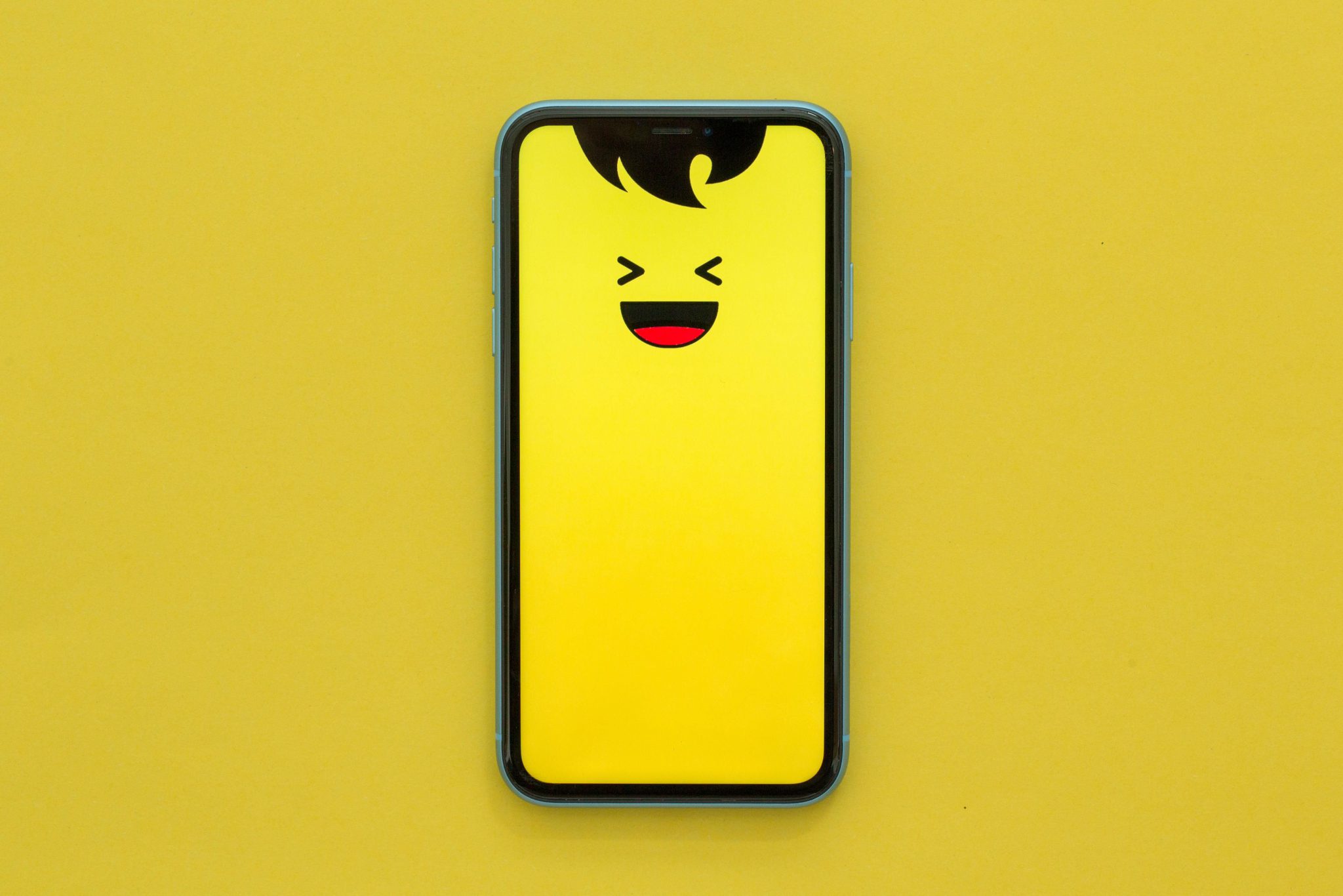 عکس پس زمینه برای آیفون 11 با لبخند ایموجی Laughing emoji