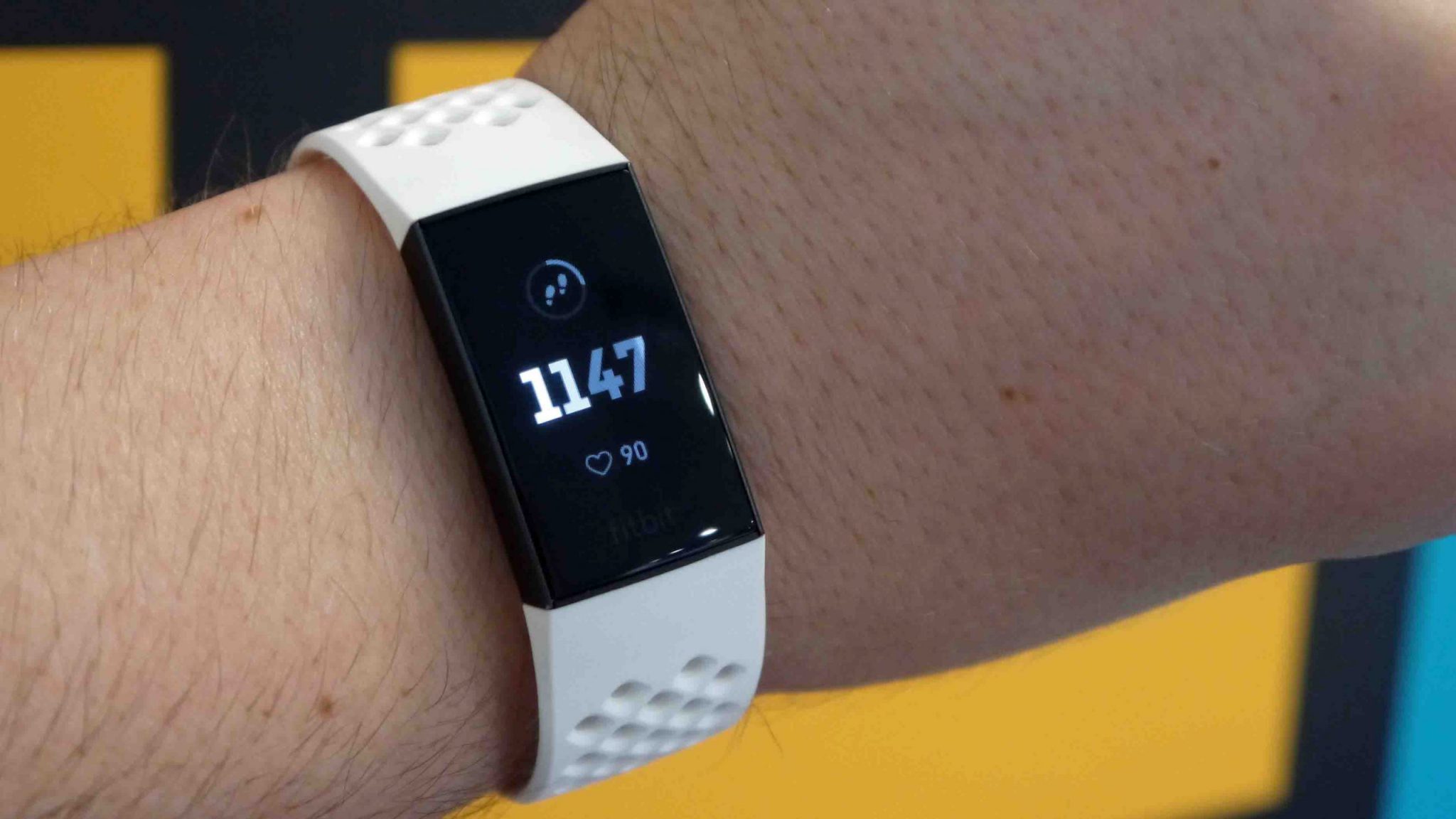 تصویر از هر آنچه باید درباره دستبند تناسب اندام نسل جدید Fitbit Charge 4 بدانید